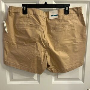 NWT Old Navy Khaki 5” shorts   16